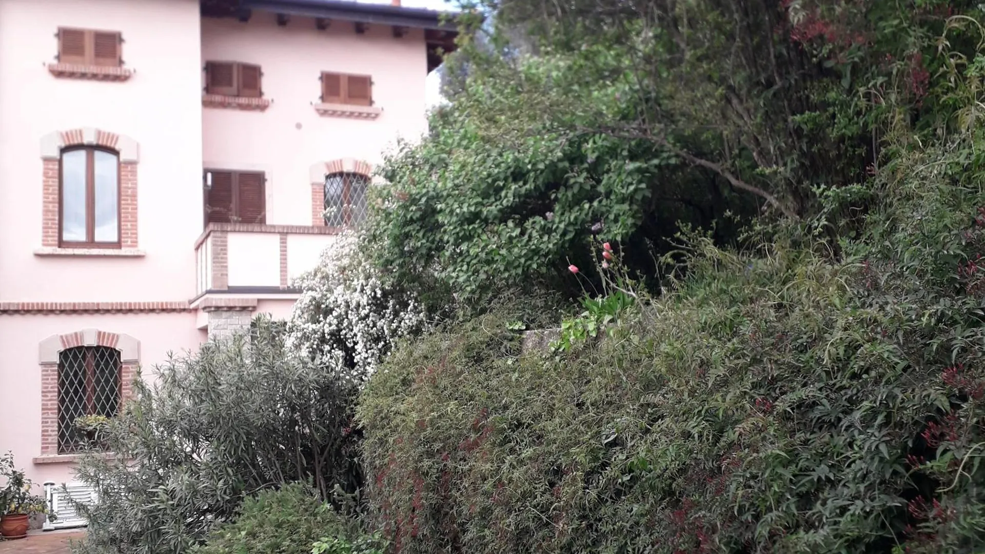 Villa Immersa In Natura Malcesine Apartment
